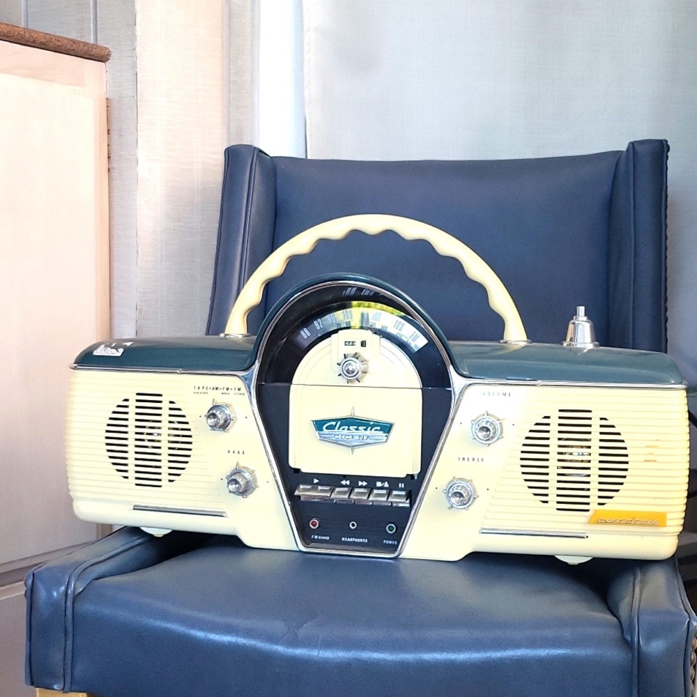 Classic Overdrive Cicena Radio am/fm cassette player